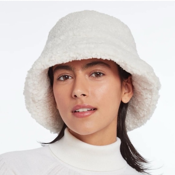 Off White Sherpa Bucket Hat 🆕 - Picture 1 of 8